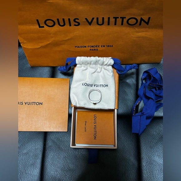 Brand New! Louis Vuitton Brass Monogram Engraved Nanogram Ring M Palladium - Picture 6 of 9